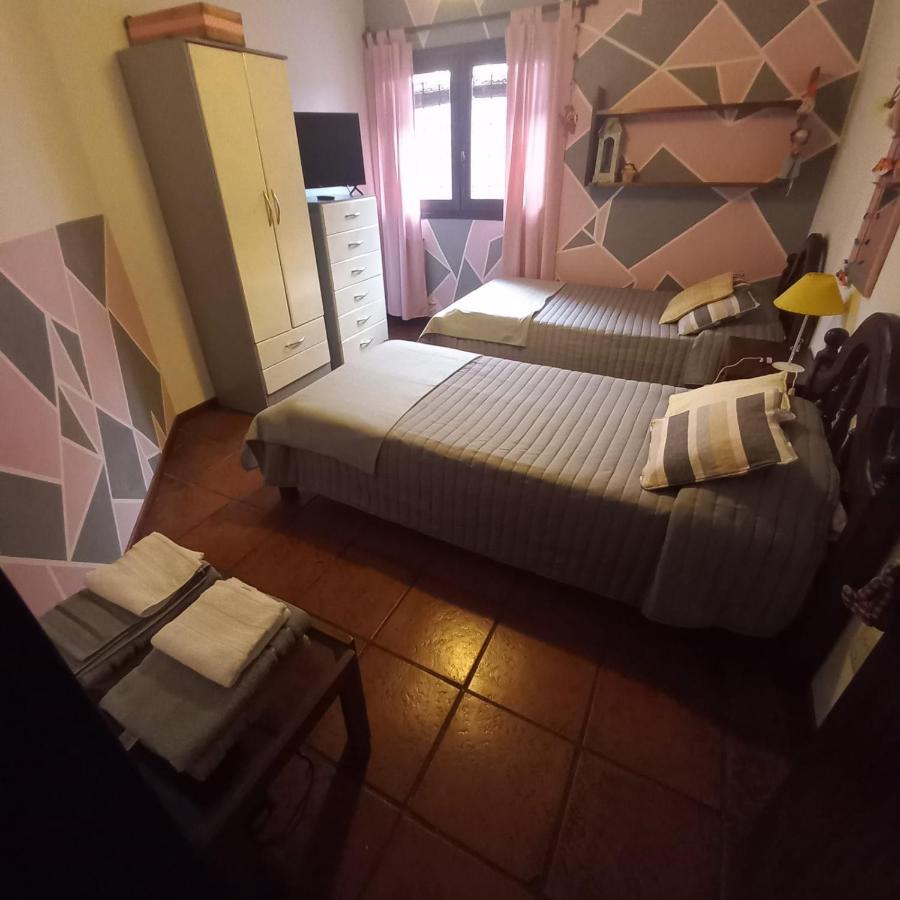 Casa Confortable - Parque Central - Estacionamiento, Patio, 3 Banos, 5 Habitaciones - La Cieneguita Ngoại thất bức ảnh