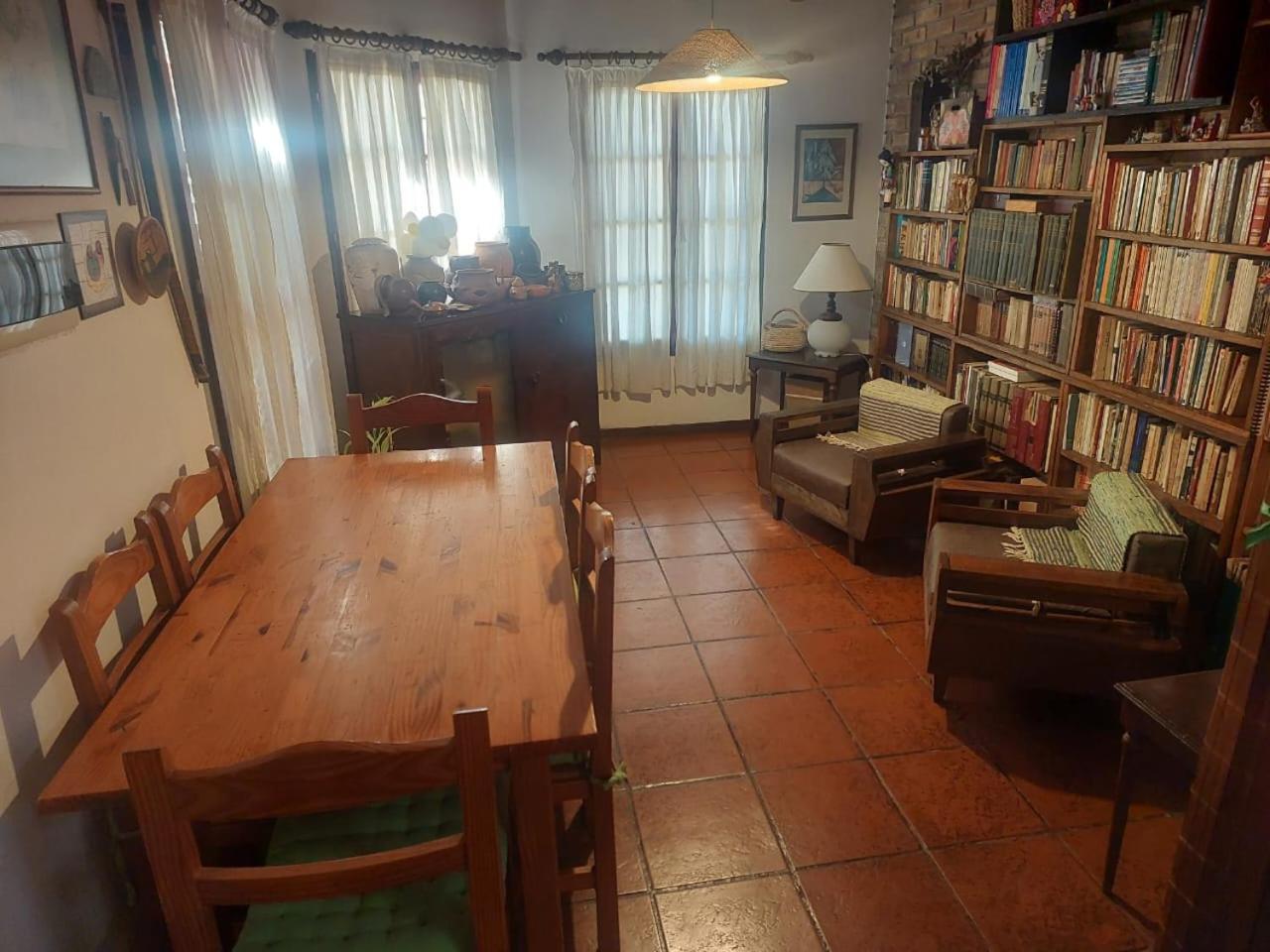 Casa Confortable - Parque Central - Estacionamiento, Patio, 3 Banos, 5 Habitaciones - La Cieneguita Ngoại thất bức ảnh