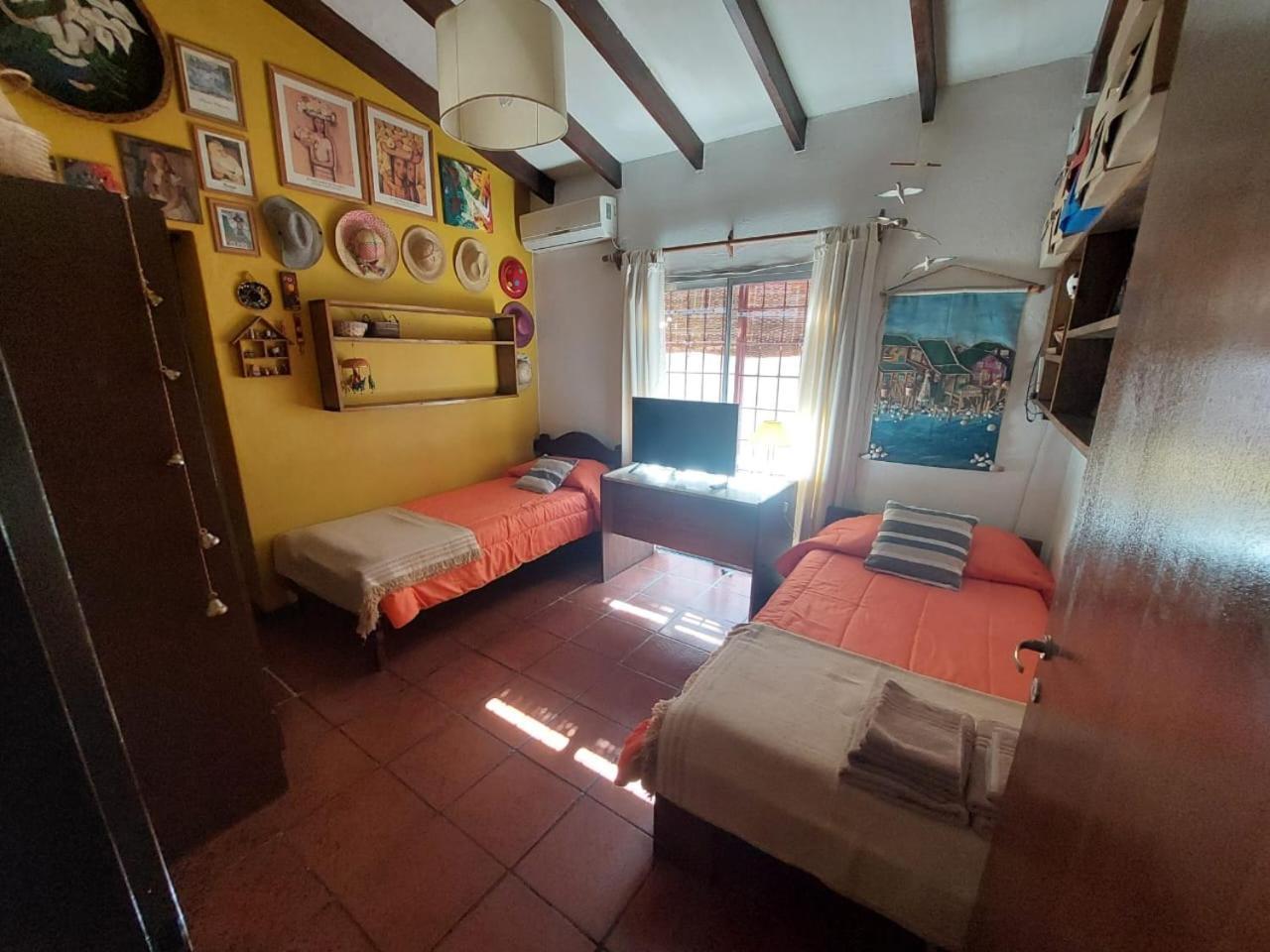 Casa Confortable - Parque Central - Estacionamiento, Patio, 3 Banos, 5 Habitaciones - La Cieneguita Ngoại thất bức ảnh