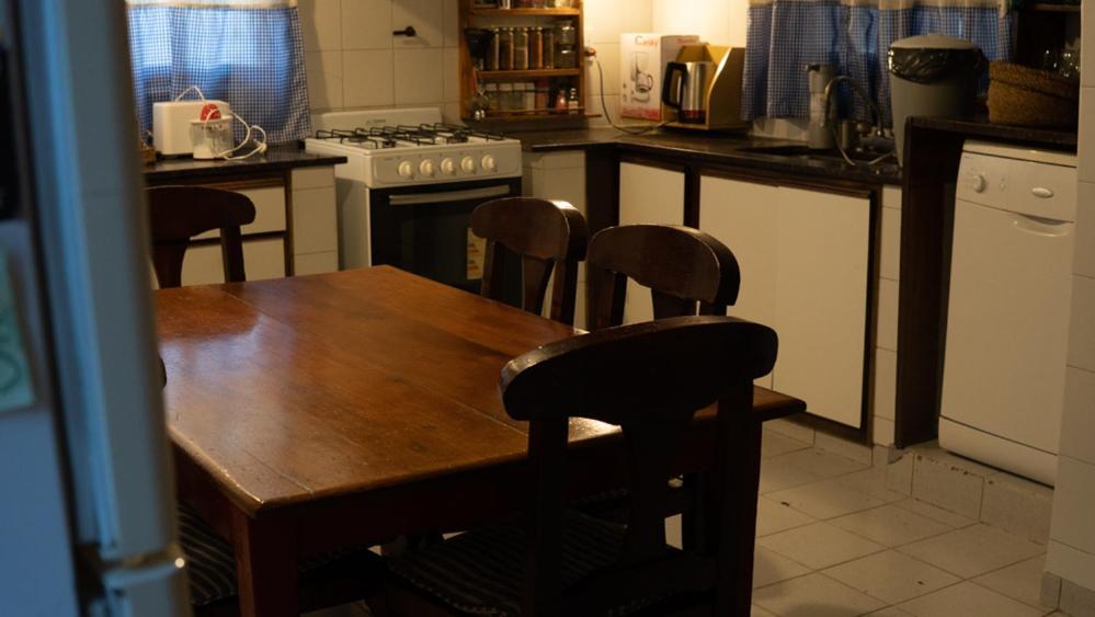Casa Confortable - Parque Central - Estacionamiento, Patio, 3 Banos, 5 Habitaciones - La Cieneguita Ngoại thất bức ảnh